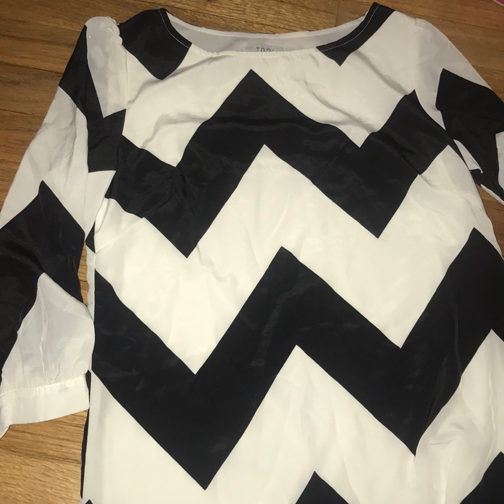 Black and white zig zag sleeved dress